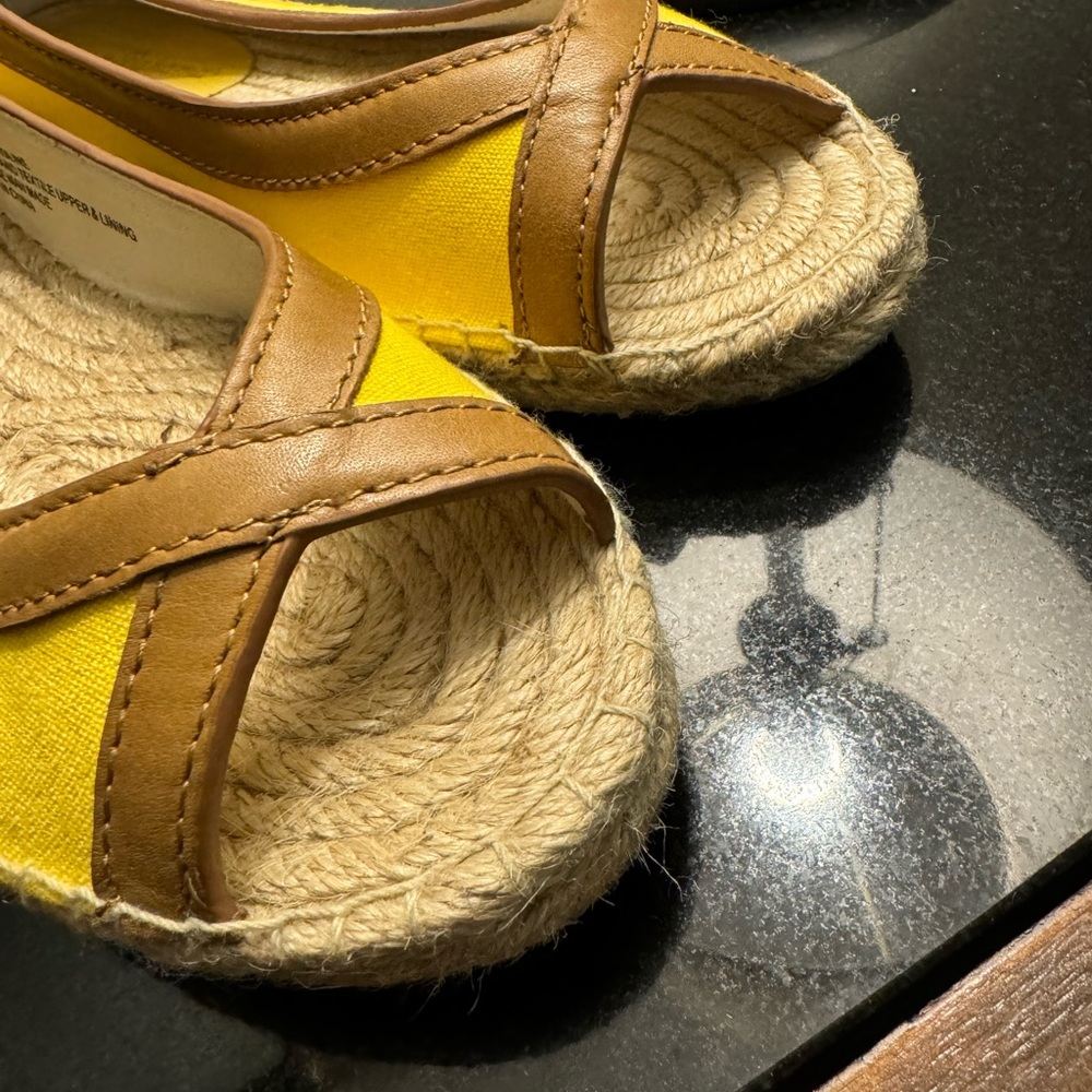 Tommy Bahama Violine open toe leather trim yellow flat espadrilles size 6.5 - Picture 3 of 6
